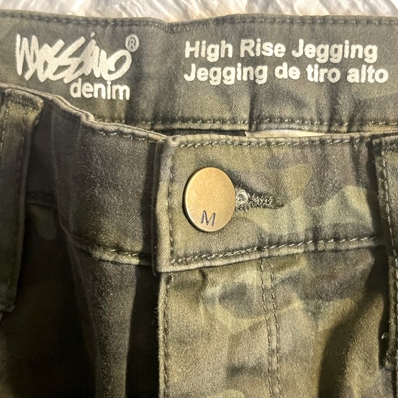 Women’s Camouflage Pants - Picture 8 of 8